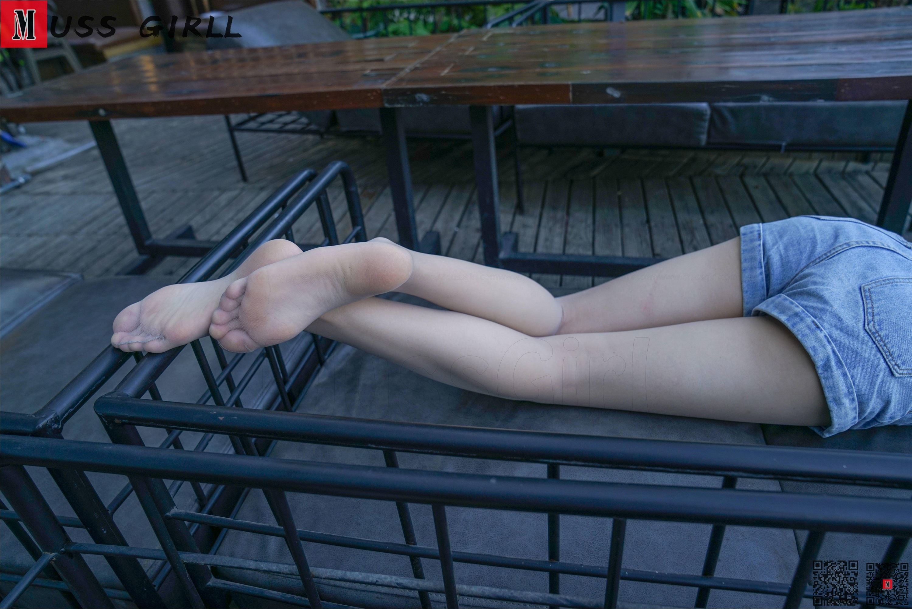 MussGirl慕丝女郎  NO.245-户外沙发牛仔热裤肉丝